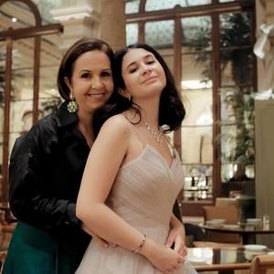 Meet your Posher, Ely